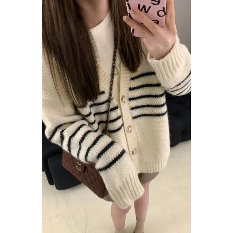 Polyester cardigan sweater with 3D pattern, button front, and stand-up collar in a free size.