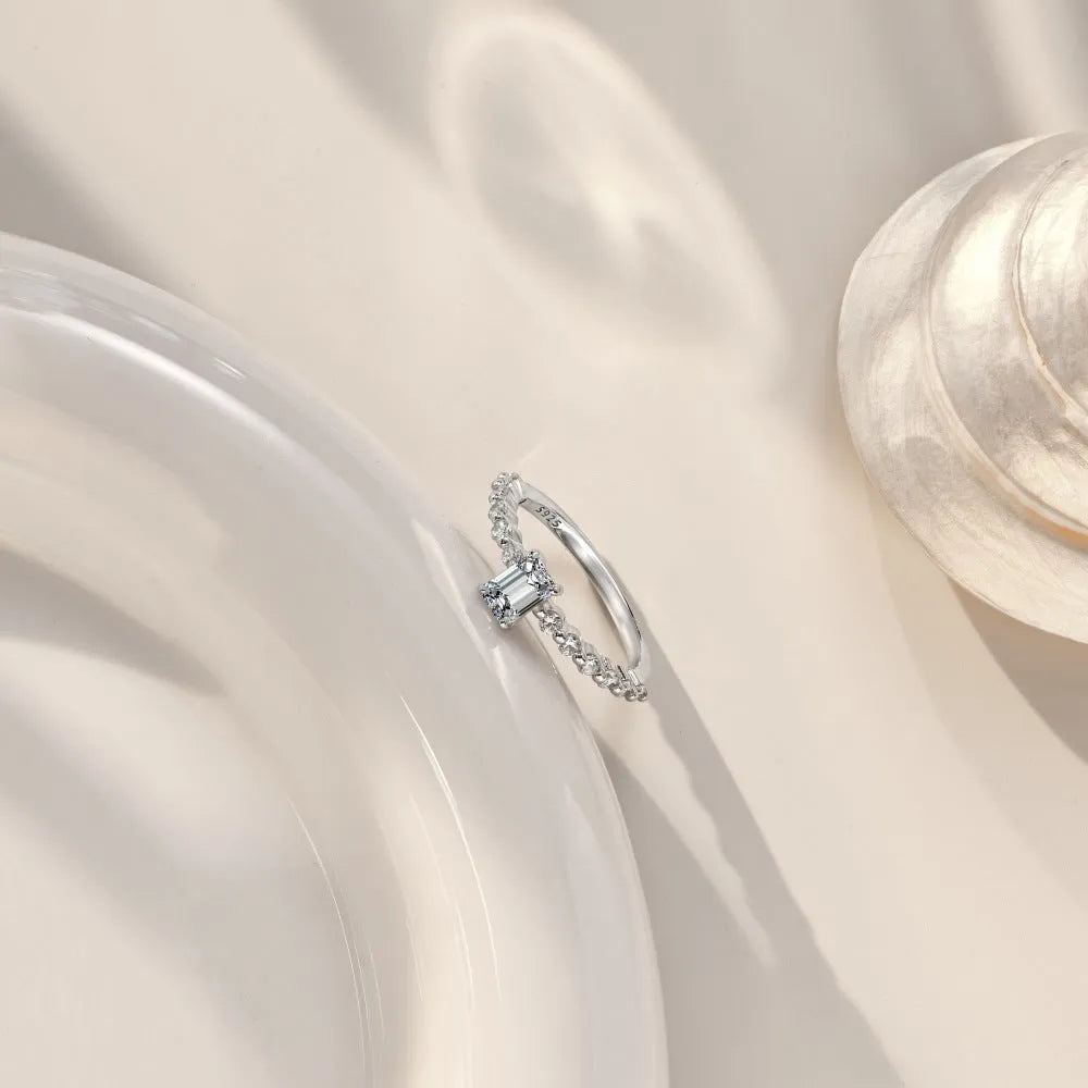 Round diamond ring for women in white gold colour electroplated silver size No 7