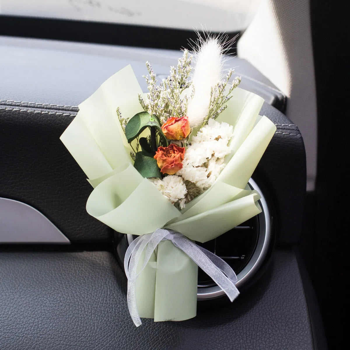 Dried flower bouquet and fragrance slices for car air outlet mounting