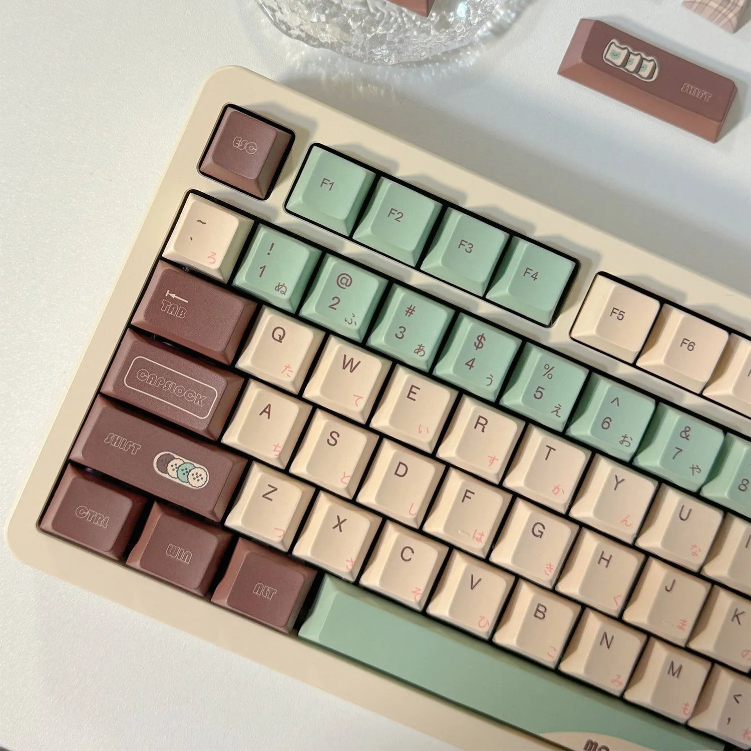 Matcha coloured mechanical keyboard key caps with cross satellite shaft design for switch compatibility