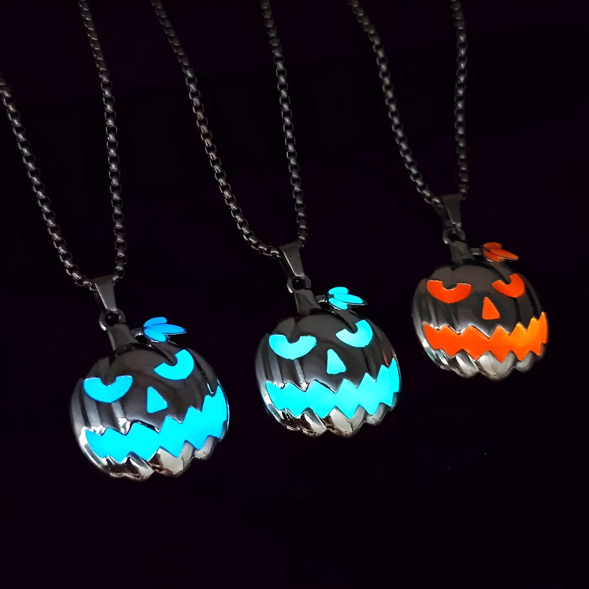 Halloween necklace with luminous pumpkin pendant glowing in green light, zinc alloy construction