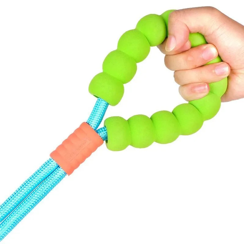 Dog leash with foam handle and 140cm nylon traction rope in choice of four colours