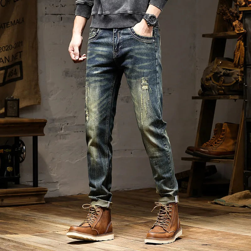 Men's stretch jeans in retro colour with zip fly and skinny fit