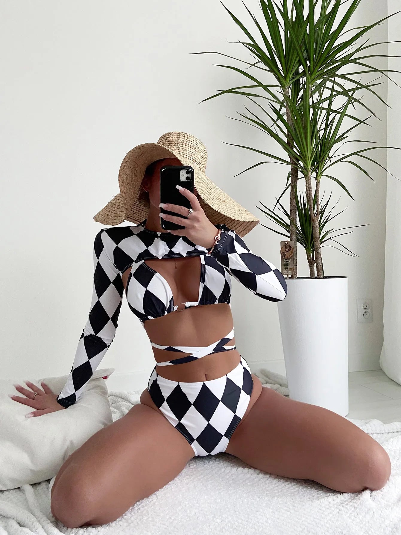 Ladies three-piece swimsuit set with long sleeves in plaid pattern