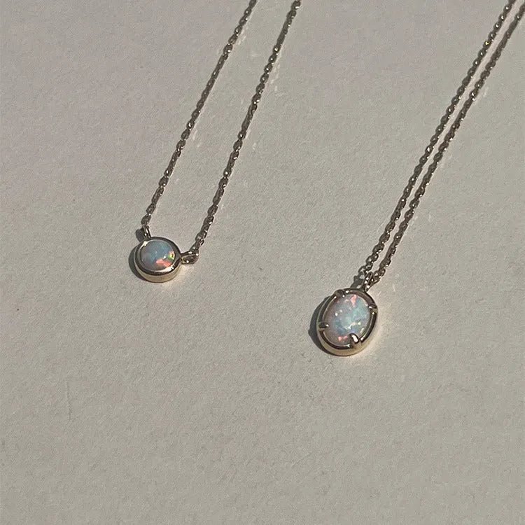 Geometric oval jelly opal pendant necklace in silver with gold plating