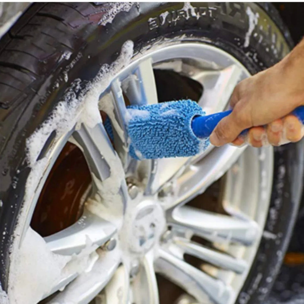 Microfiber long handle car wash tyre brush with 29cm extended reach for cleaning wheels