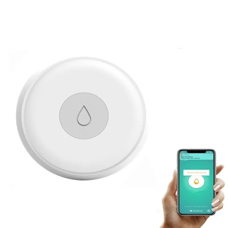 Compact wireless water leakage detection sensor with ZIGBEE3.0 connectivity for mobile phone alerts.