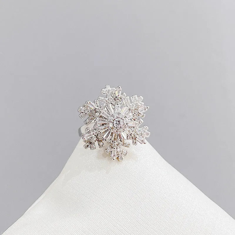 Rotating snowflake ring for women, copper with electroplated finish, adjustable opening, silver colour