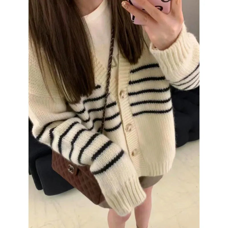 Polyester cardigan sweater with 3D pattern, button front, and stand-up collar in a free size.