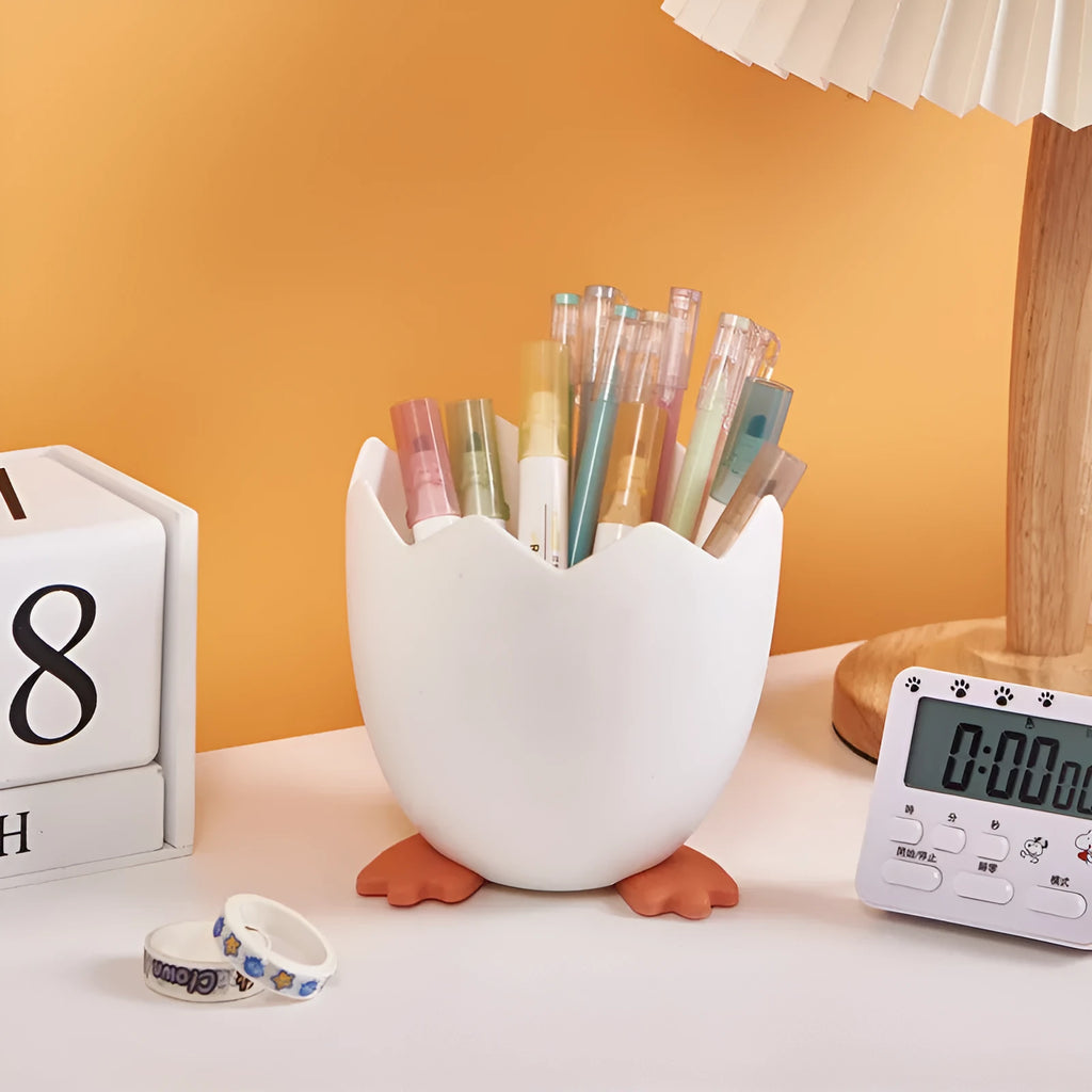 Plastic cartoon cracked chicken pen holder as a desktop storage box for stationery