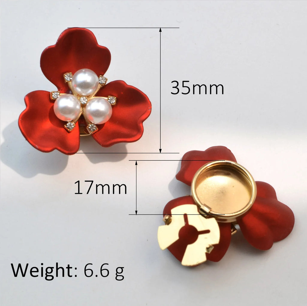 Metal cufflinks with pearl three-flap printed motif, electroplated finish, colour shown white