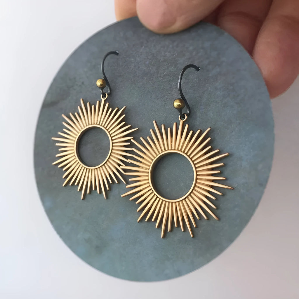 Retro new-style ring hollow-out distressed earrings in electroplated alloy, geometric shape, one pair
