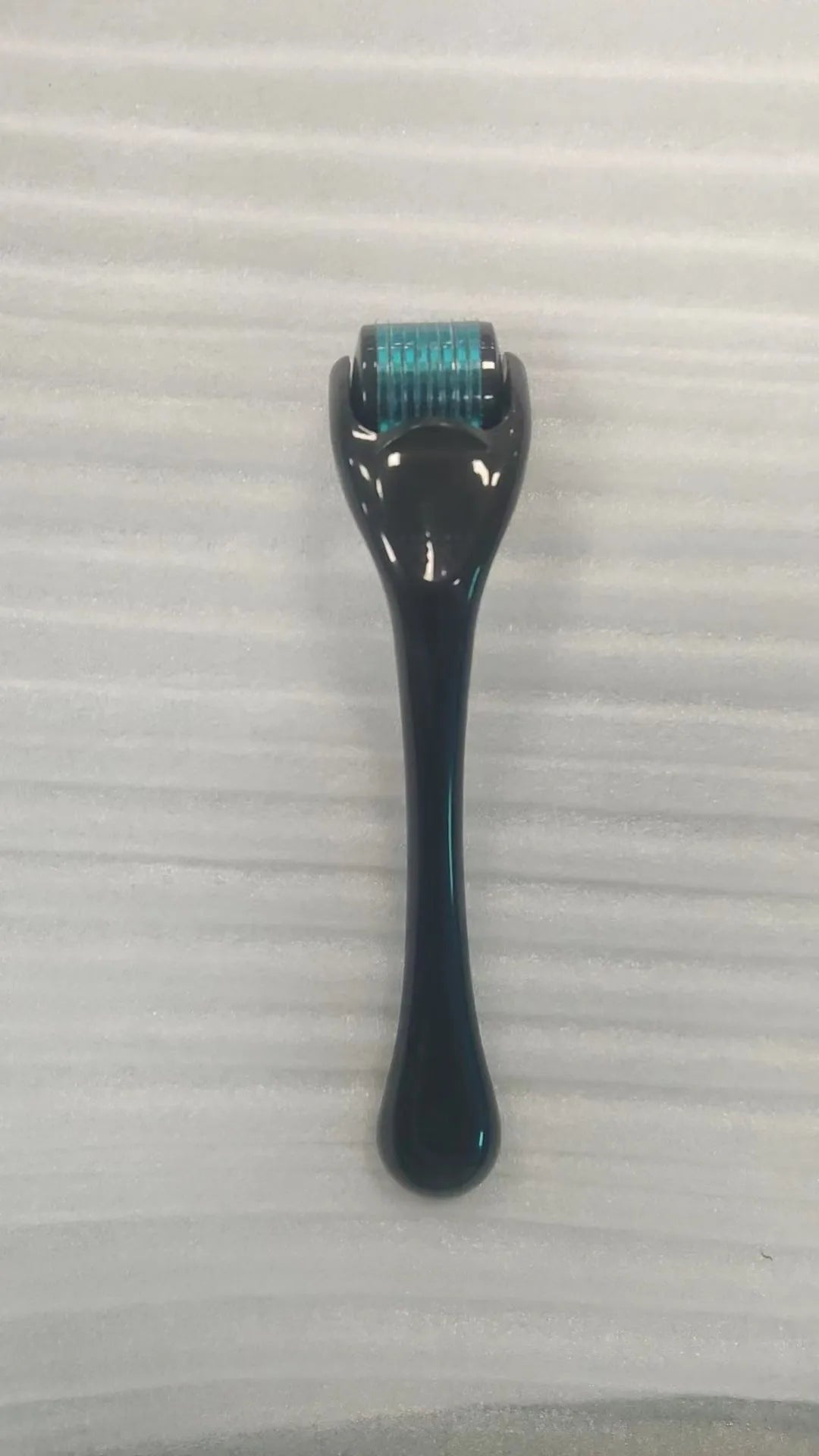 540 micro needle roller derma tool with PC construction showing needle wheel detail
