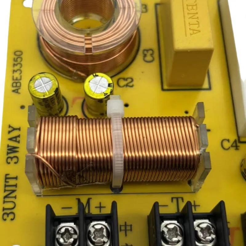 400W three-way audio crossover with through-hole mounting and solderless design