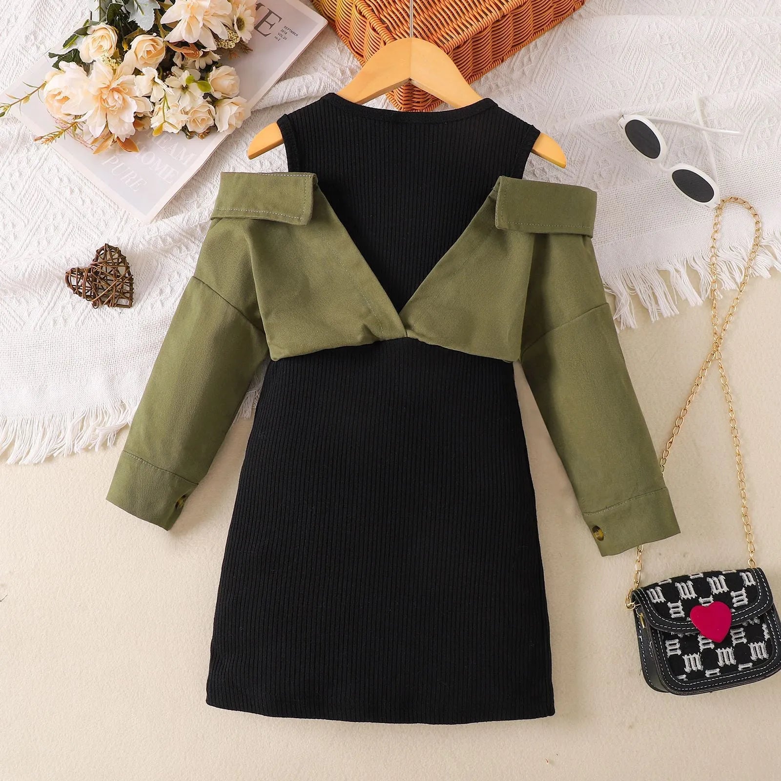 Children's off-shoulder long sleeve dress in military green cotton fabric, pullover style, suitable for ages 4 to 7 years