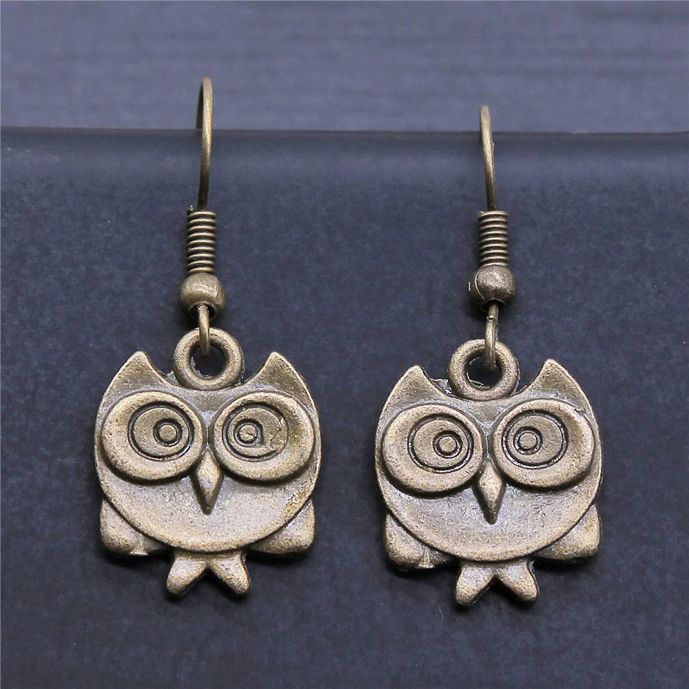 Retro double-sided owl earrings in antique bronze made of zinc alloy with iron ear hooks on a white background