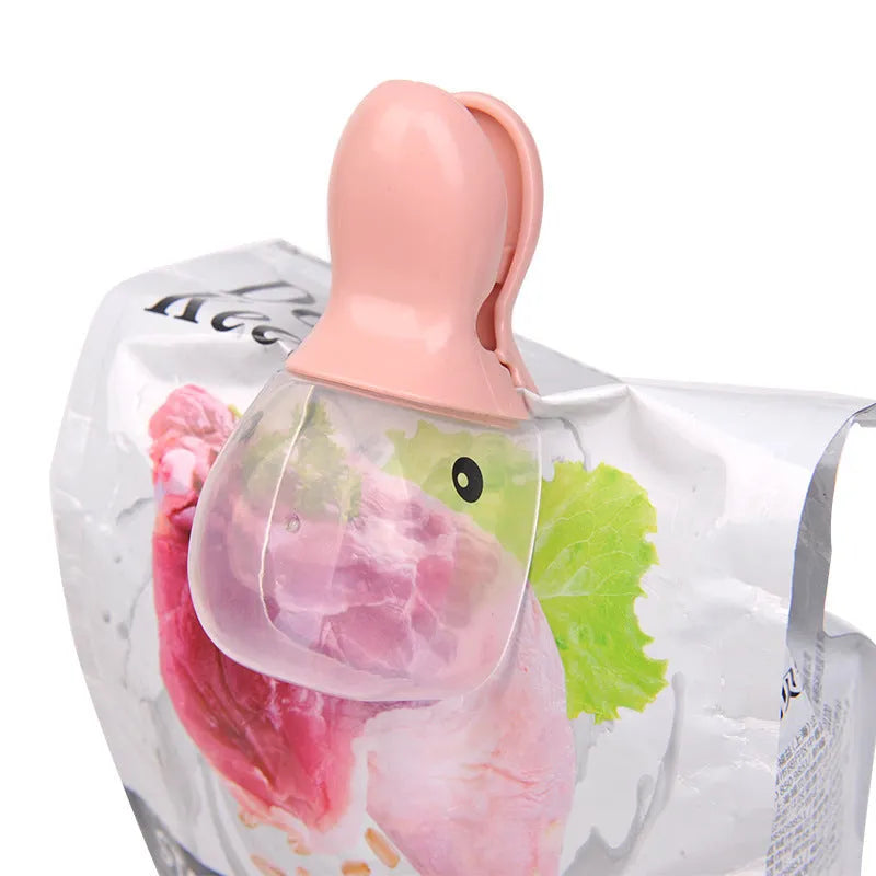 Cat food seal fresh-keeping clip with scoop and belt clip on an opened bag