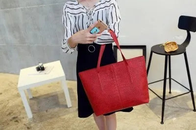 European simple fashion shoulder bag handbag in black or grey for spring summer 2021