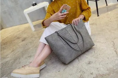 European simple fashion shoulder bag handbag in black or grey for spring summer 2021