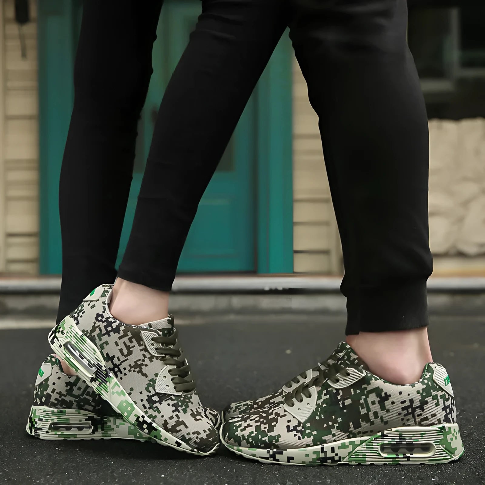 Low-top running shoes in candy colour with cushion shock absorption, available in sizes 36-46