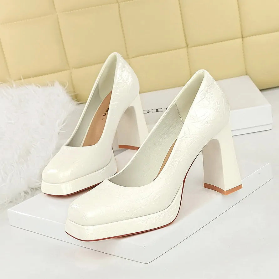 Women's waterproof platform square-toe block heels in solid colour, patent leather upper