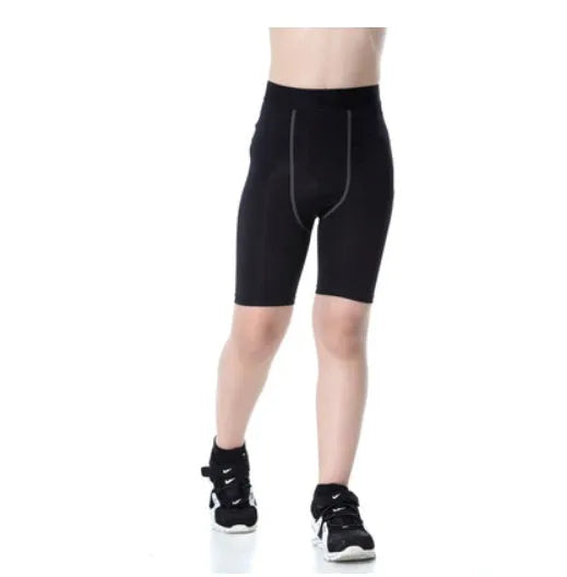 Children's black and green sportswear set showing T-shirt, trousers, and shorts on a size chart.