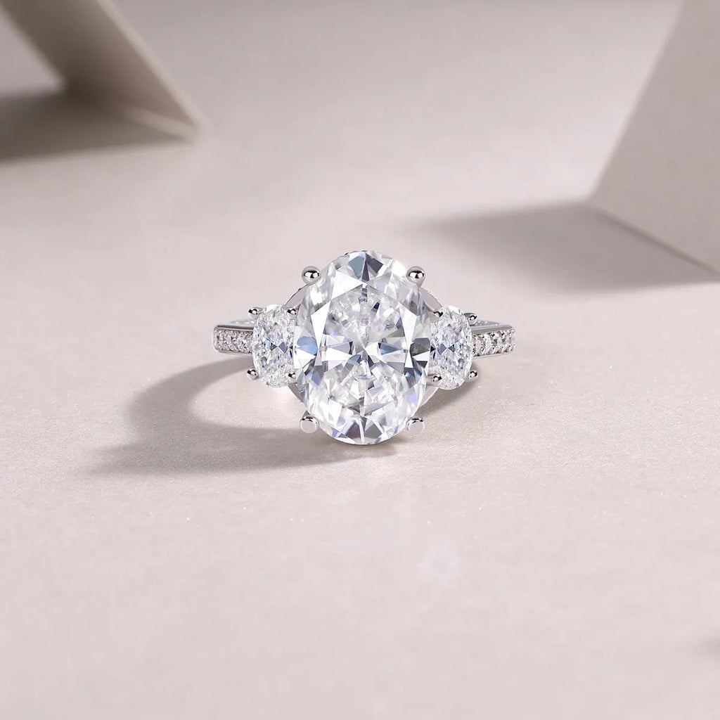Egg-shaped moissanite ring 10x14mm in S925 silver with platinum plating, GRA certificate and gift box.