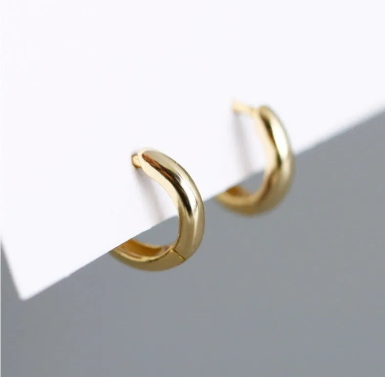 Women's sterling silver round stud earrings in gold and silver finishes