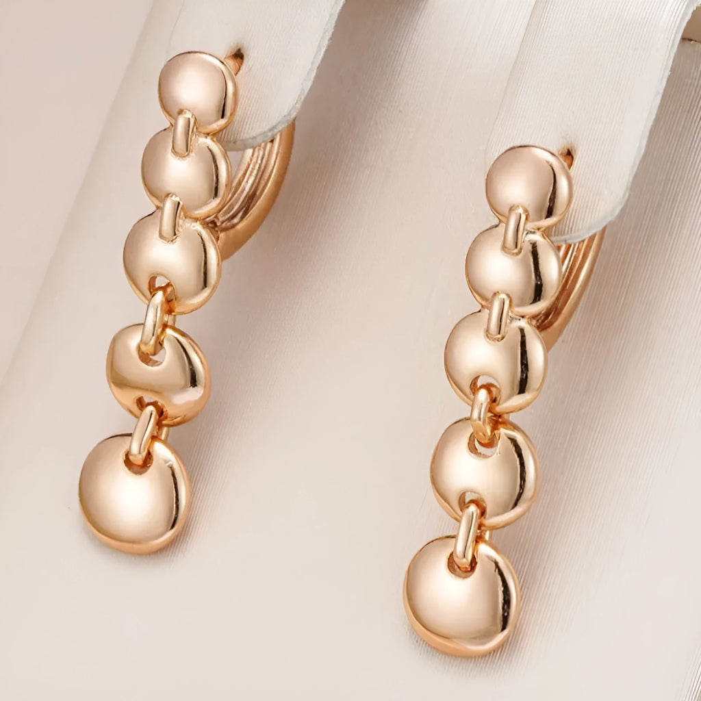 Retro gold woven circle earrings with copper construction and 4.5 cm diameter