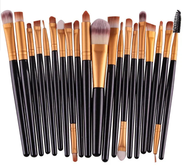 Makeup brush set with three brushes: loose powder, blush, and eye shadow, nylon wool bristles, plastic handles, 16cm length