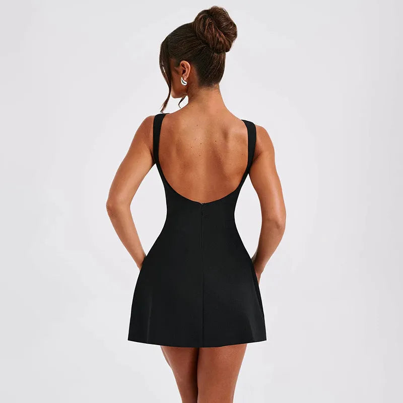 Slim-fitting backless summer dress in polyester fabric with high waist and sleeveless design