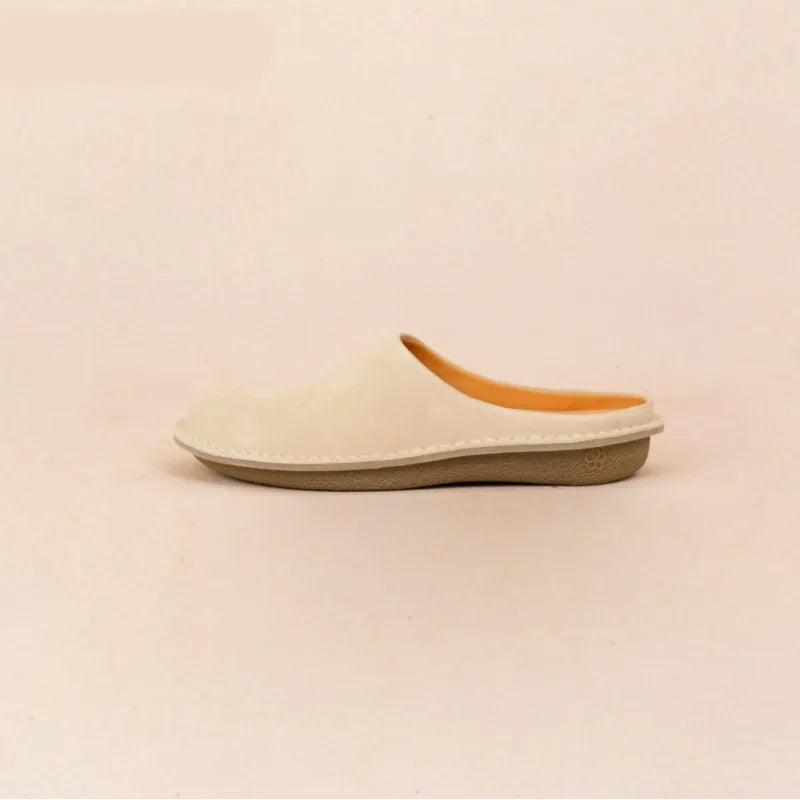 Soft soled cowhide leather lazy toe slippers in yellow and white for outdoor wear