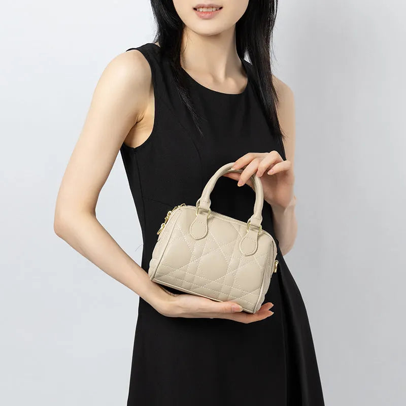 Genuine leather rhombus Boston shoulder messenger bag in cowhide, black colour, 18x11x14cm