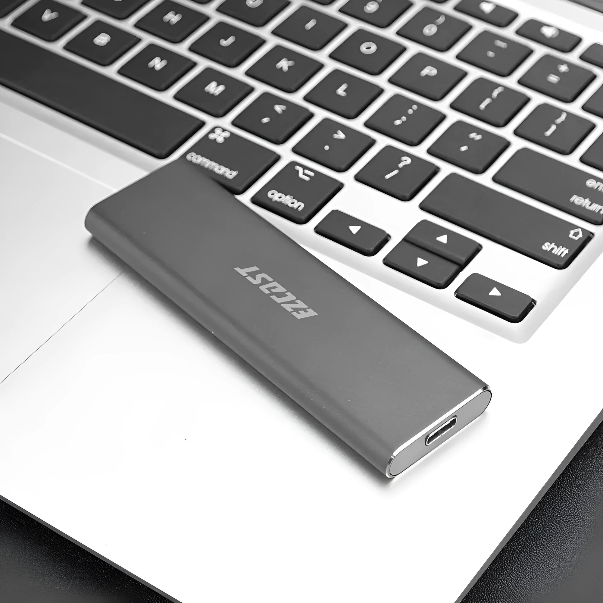 M.2 NVMe mobile hard disk box with USB 3.1 Gen2, PCIe interface, supporting 2280 SSD