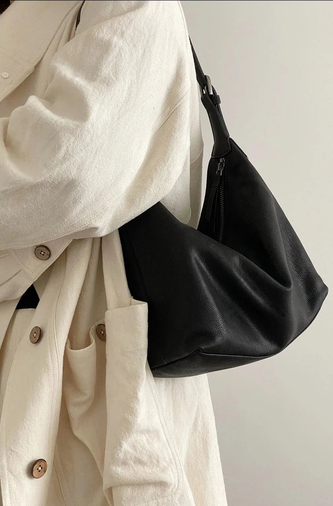 Black full-grain cowhide women's single shoulder bag, vertical rectangular, 34x27.5x12.5cm, matte finish