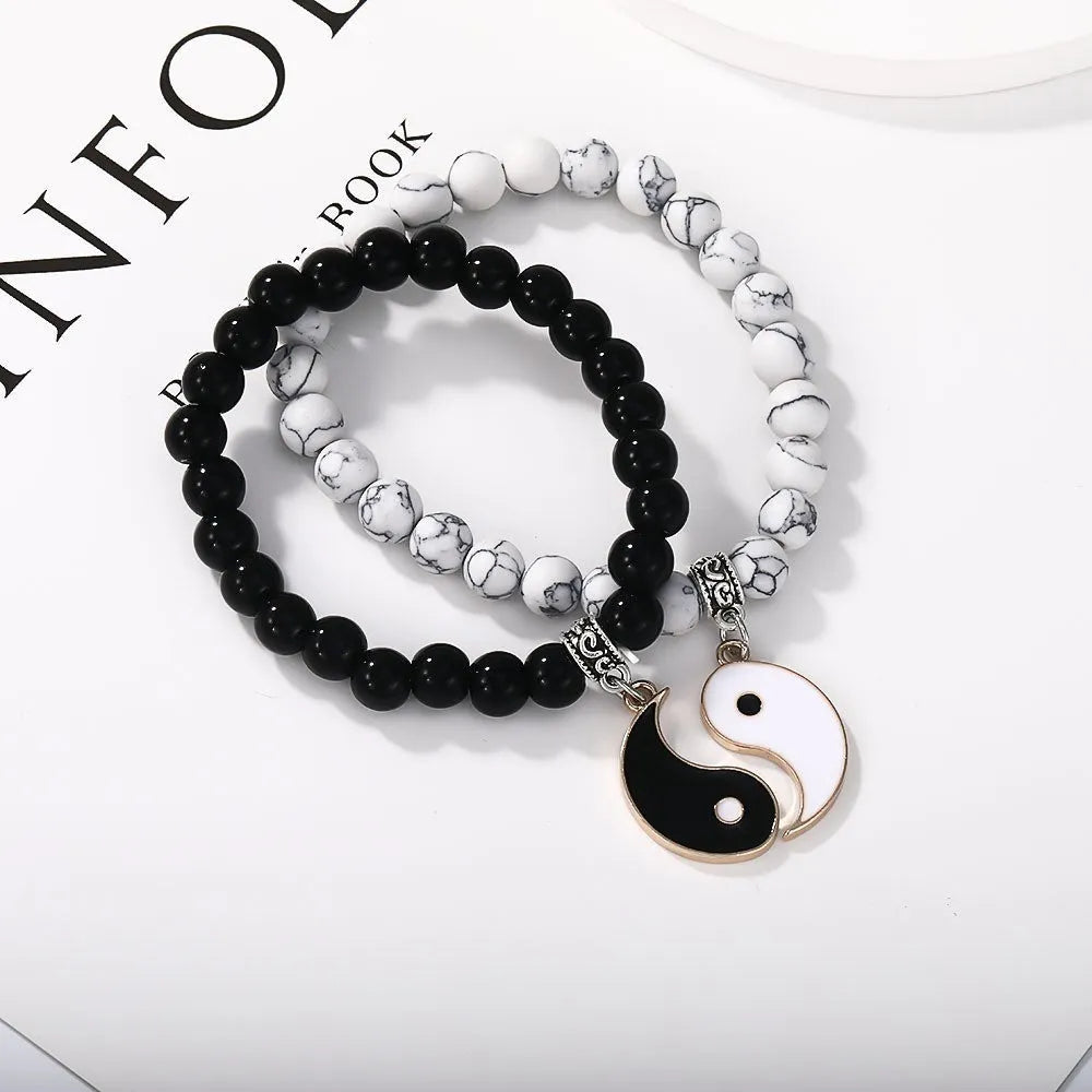 Geometric eight-diagram-shaped alloy bracelet with electroplated finish in unisex design