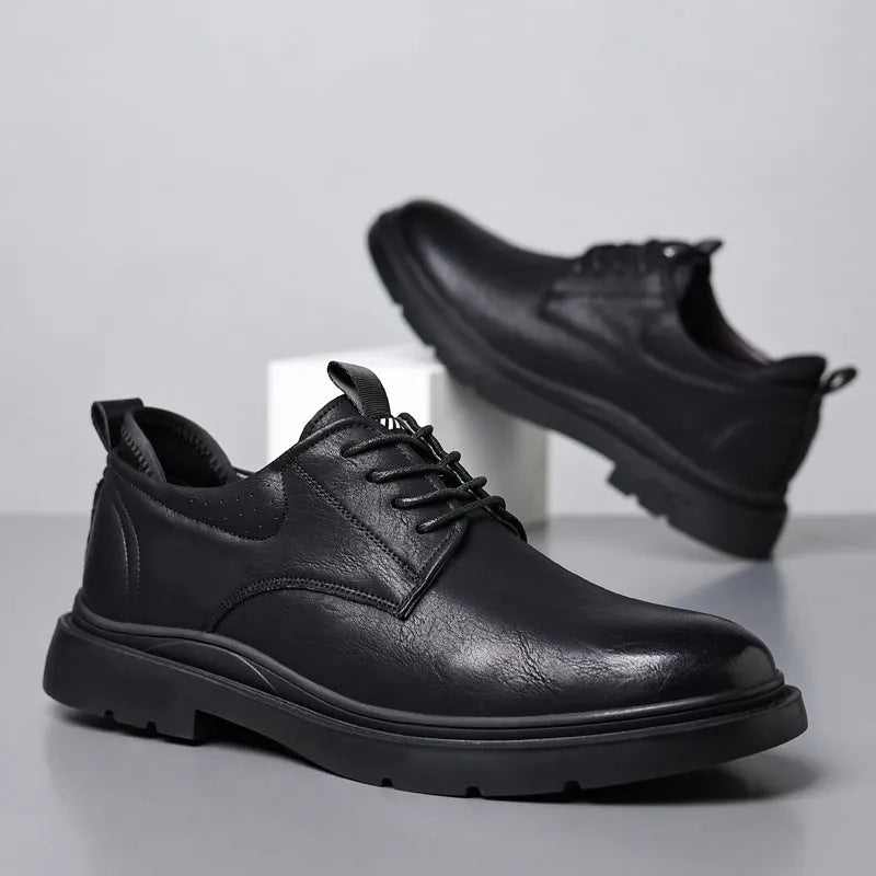 Men's black and brown leather business shoes with cowhide upper and rubber sole.