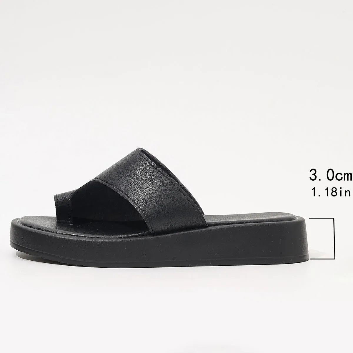Women's thick-soled clip toe flat slippers in black, PU upper and rubber sole, summer casual slide sandal