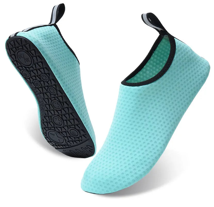 Adult unisex non-slip beach shoes in mesh fabric with elastic band and TPR sole.