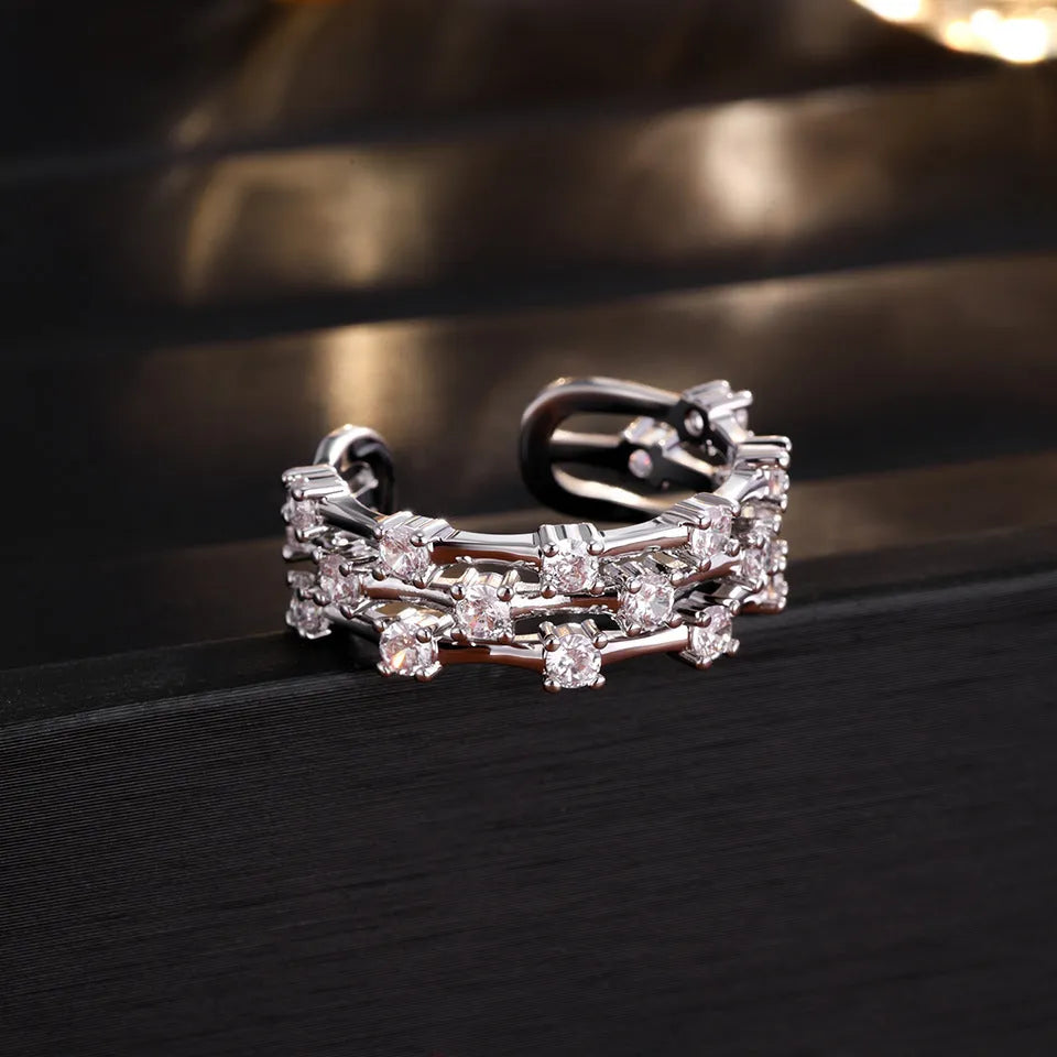 Geometric forefinger ring for women in gold finish on copper – fashion OL style – side view