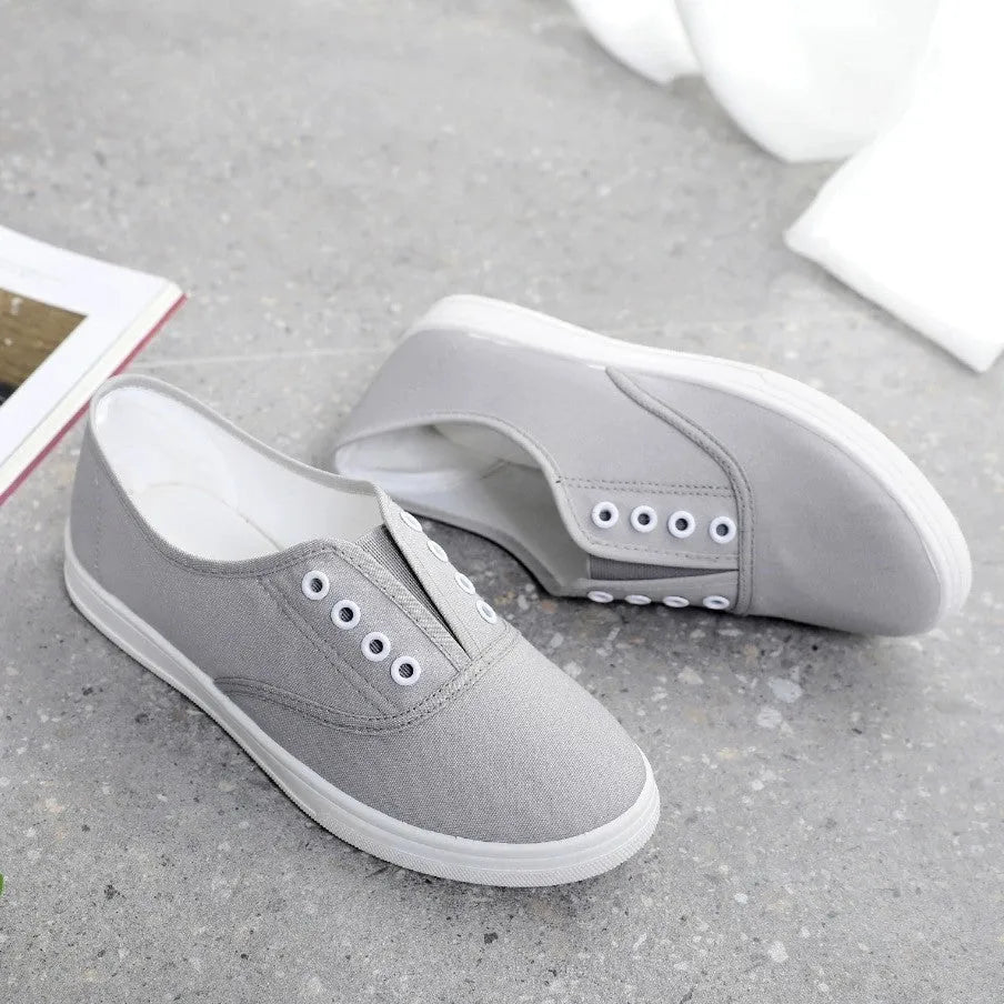 Low-top canvas casual shoes in black, shown on a flat heel with a breathable canvas upper.