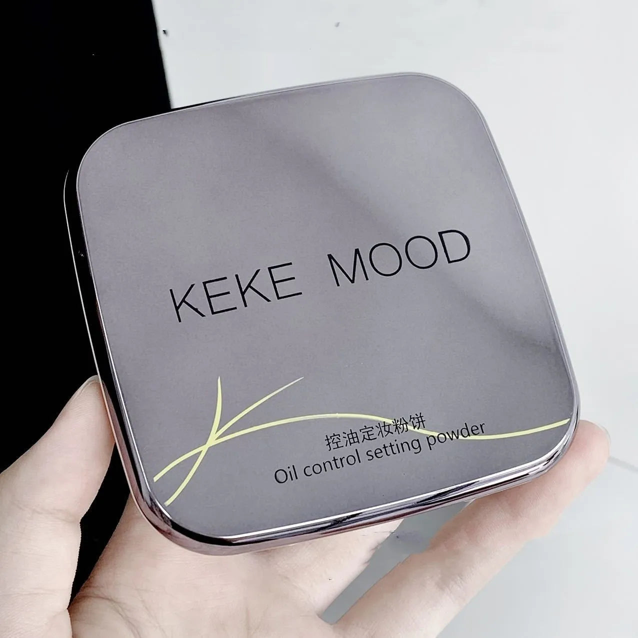 15g pressed powder compact for oil control and brightening, shown in natural colour shade.