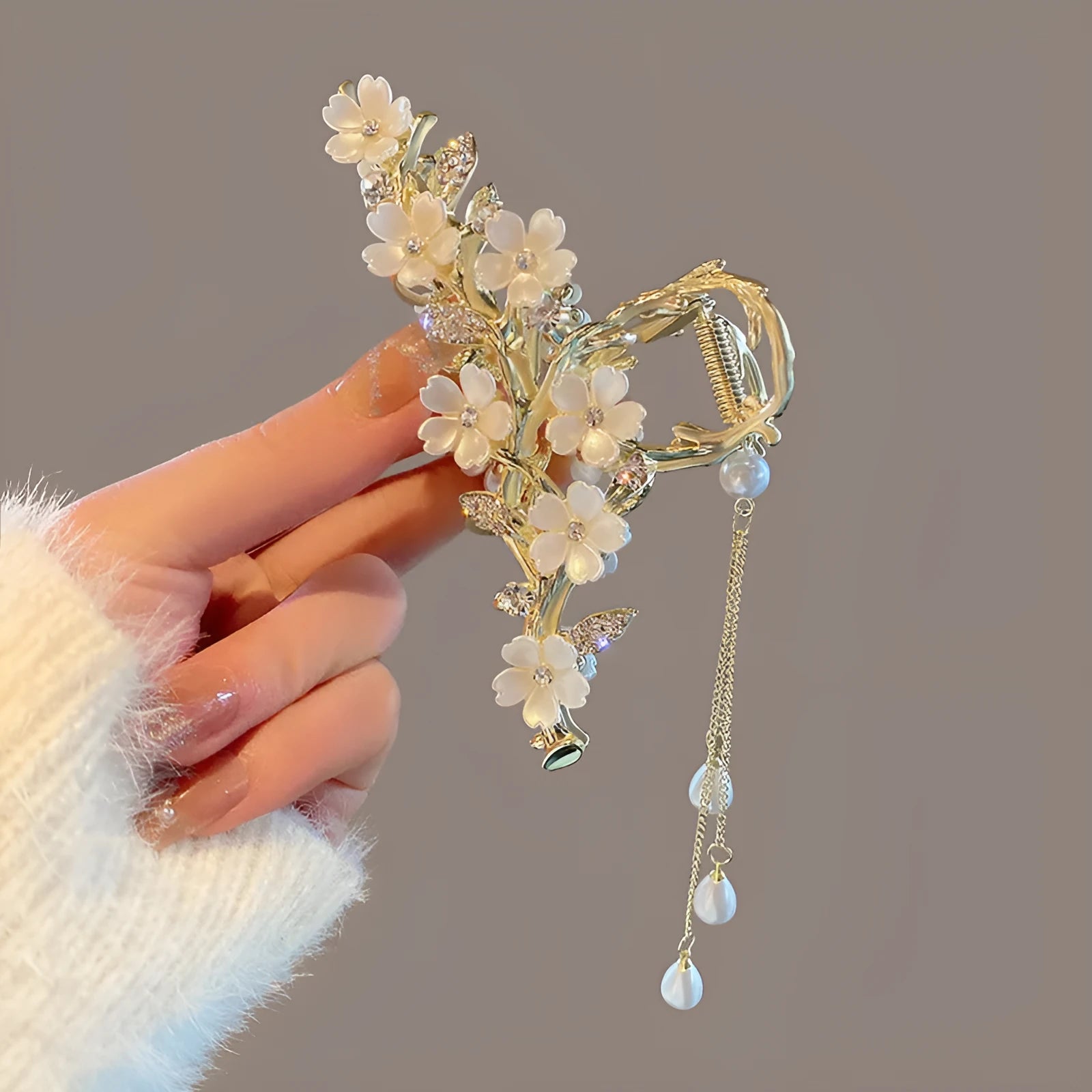 Large metal hair clip with pearl and diamond inlay, bell orchid tassel pendant, approximately 11.5cm length