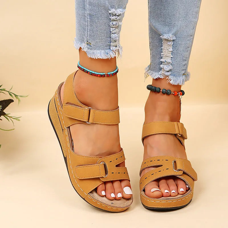 Women's wedge sandals with Velcro strap, platform rubber sole, fish mouth toe, available in red, black, brown and off-white.