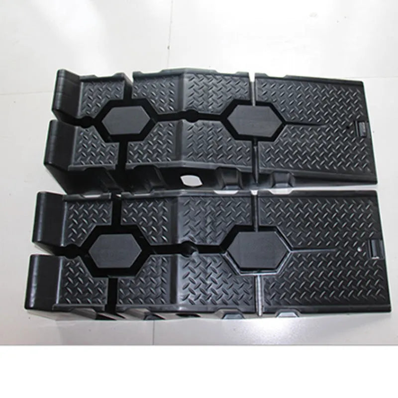Heavy-duty industrial polypropylene car maintenance ramp, 900x330x225mm, for auto repair and agricultural machinery