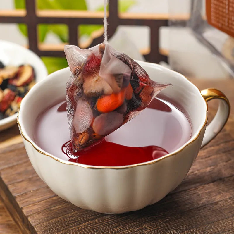 Bag of Ginseng Black Wolfberry Tea containing 40 individual 5g single-serve sachets.