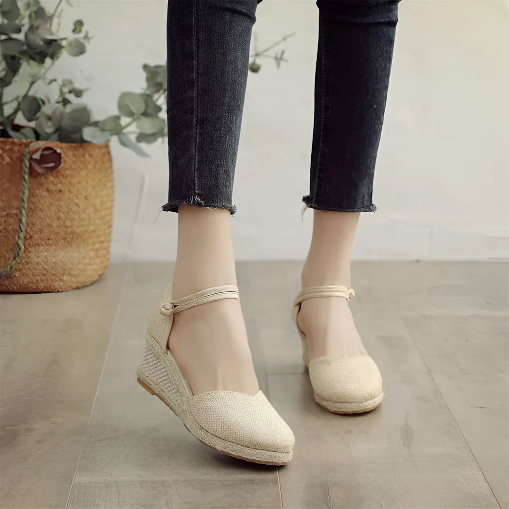 Women's wedge sandals with ankle-strap buckle in beige, plastic upper, slingback style, TPR sole