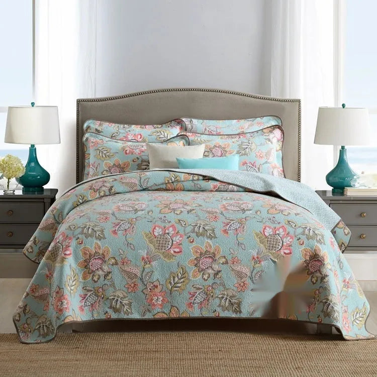 Double-sided pure cotton bedspread with geometric pattern, includes two matching pillowcases