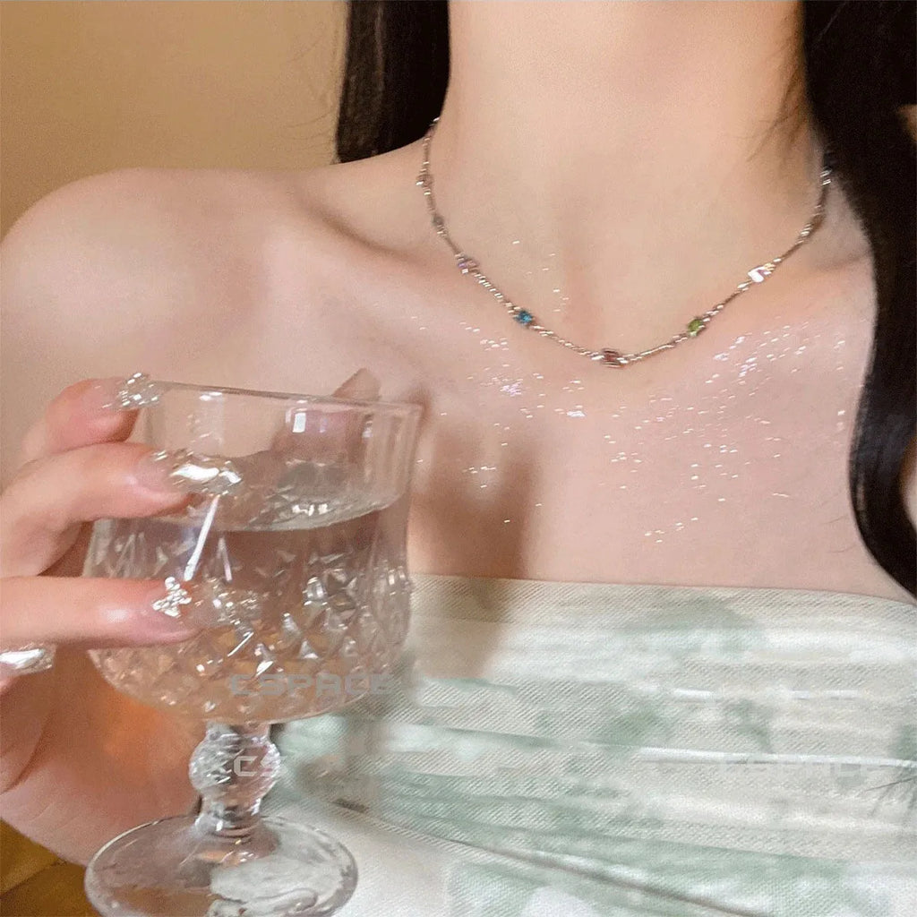 Square colour geometric clavicle chain necklace with artificial crystal details in gold or white K plating