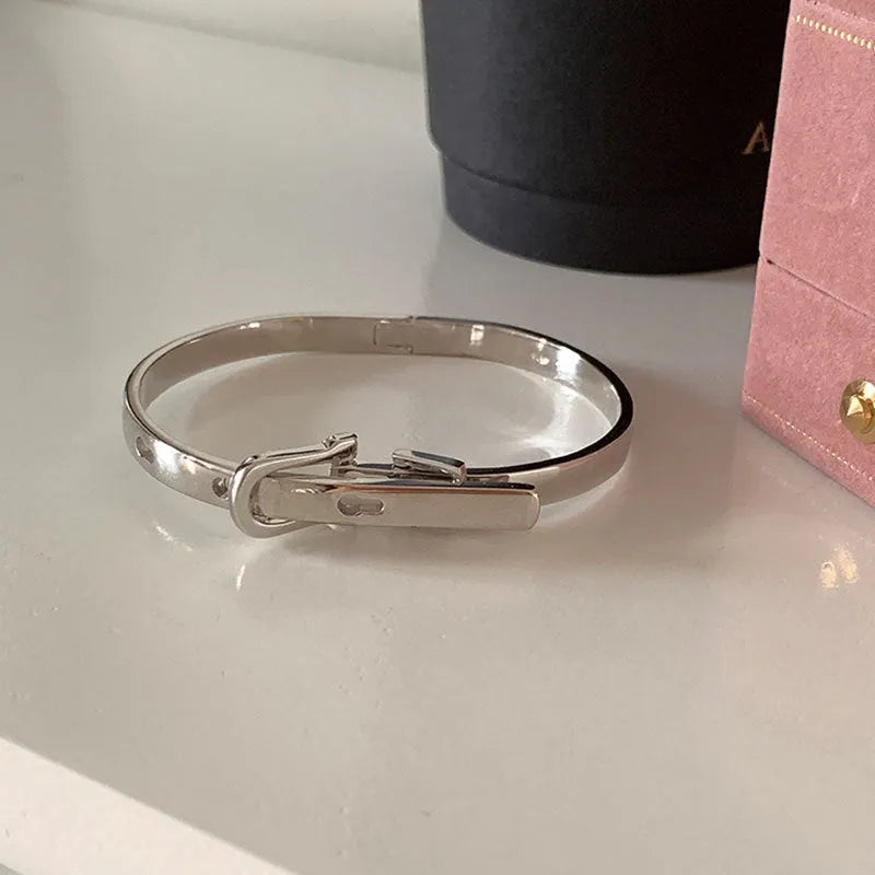Alloy double ring lock bracelet for women with electroplated finish in Korean style